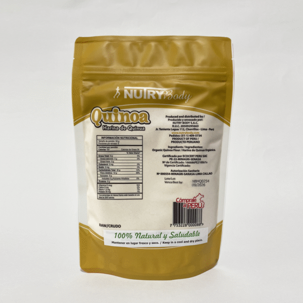 Harina de quinua orgánica de 250g sobre fondo blanco