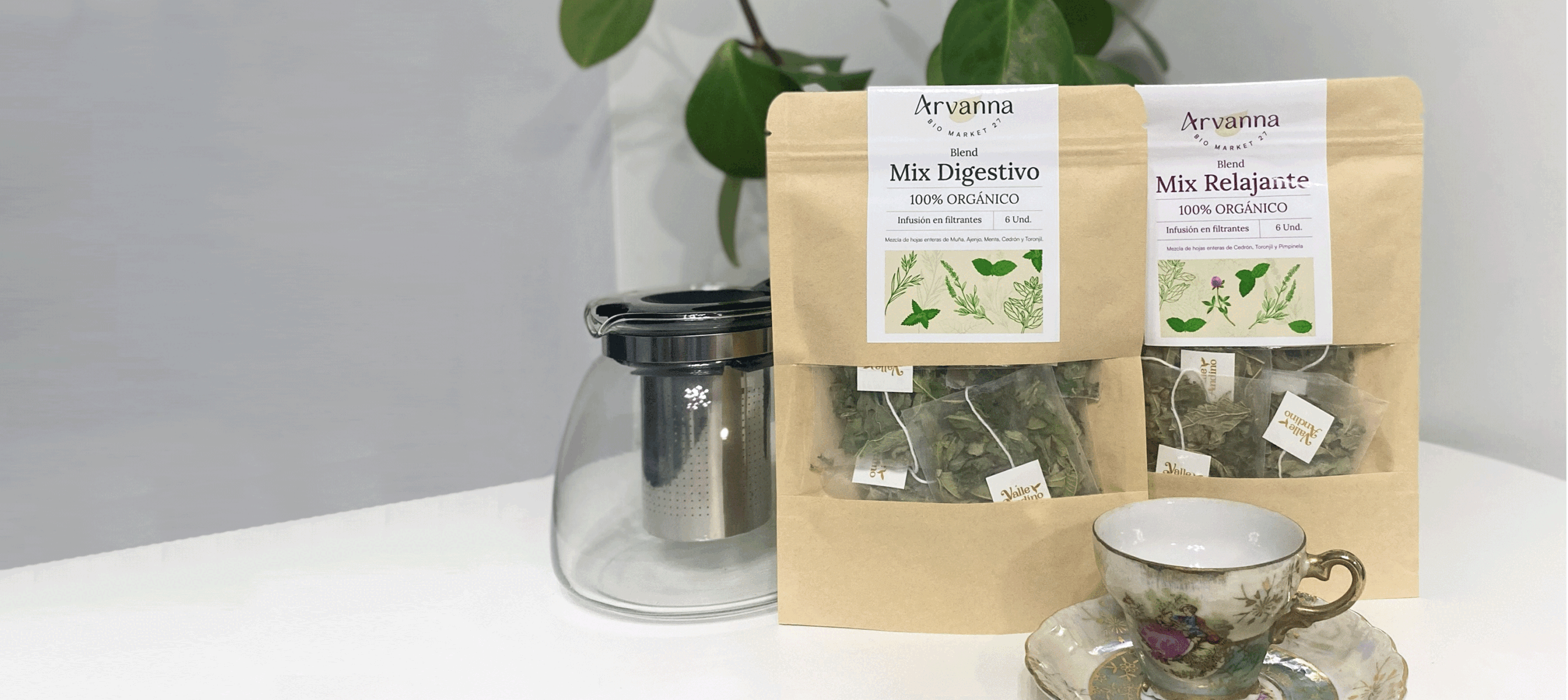 Harina de quinua orgánica de 250g NutryBody, sobre fondo claro.